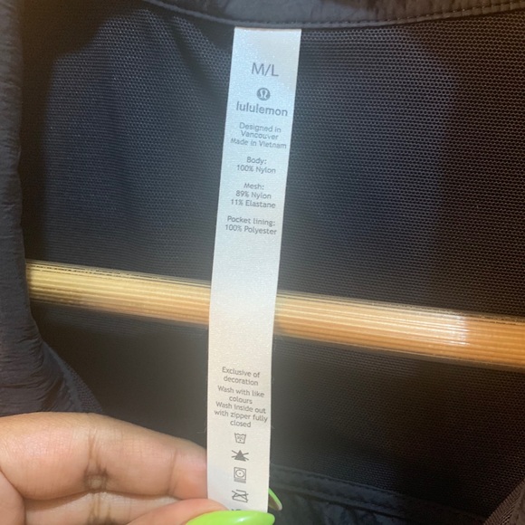 Lululemon windbreaker- Women edition - Picture 3 of 3